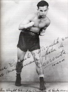 발데스는 복서로 활동했다