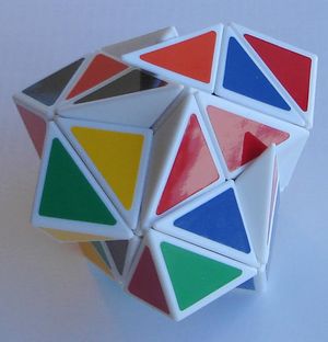 철저하게 점블링된 헬리콥터 큐브