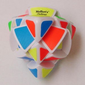 면 조각을 뒤집은 마스터 피라몰픽스, 3x3x3 루빅스 큐브의 "슈퍼플립" 조합과 동일