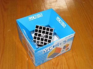 원래 포장 상태의 V-Cube 5