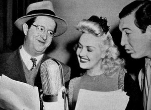 필 실버스, 베티 그레이블과 랙랜드가 출연한 미군 라디오 프로그램 메일 콜(1943)