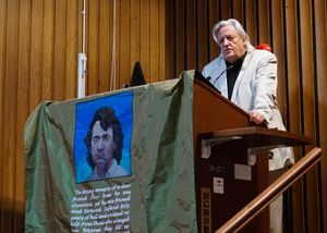 마이클 만스필드 QC가 2015년 1월 벨파스트 세인트 메리 칼리지에서 제리 콘런 기념 강연을 하고 있다