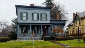 해리엇 테일러 업튼 하우스는 여성 참정권 운동가 해리엇 테일러 업튼의 거주지이자 전미 여성 참정권 협회의 본부였다.