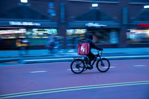 2017년 뉴욕시의 그럽허브 자전거 배달 서비스