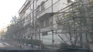 미나 참사 사태 이후 이란 경찰의 보호를 받는 테헤란 주재 사우디아라비아 대사관