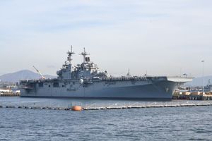 2024년 11월 27일 샌디에이고에서 USS Essex함