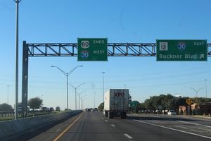 텍사스주 댈러스에 있는 80번 국도 서쪽 종점