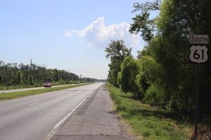 루이지애나주 그라머시 근처 남쪽으로 향하는 US 61(에어라인 하이웨이)