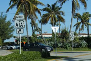 팜비치의 SR A1A와 원형 교차로에 있는 US 98/SR 80의 동쪽 종점