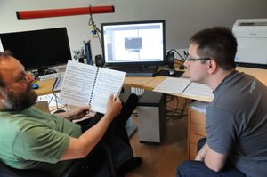 Werner Schweer와 Nicolas Froment가 MuseScore 2.0의 새로운 기능을 논의하고 있다.