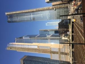 앞쪽에 보이는 웨스트 사이드 야드의 서쪽 부분은 제2단계로 제안된 부지이다.