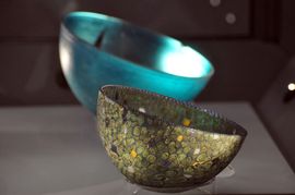 토디의 네크로폴리스에서 출토된 로마 유리 컵, 기원전 2세기 전반