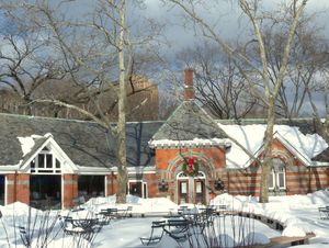 2010년 12월 재개장한 태번 온 더 그린 파티오