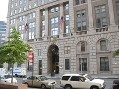 110 리빙스턴가는 이전에 교육국 본부로 사용되었으며, 그 전에는 뉴욕 시 교육 위원회의 본부로 사용되었다.