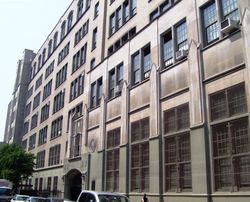 바야드 러스틴 교육 단지(구 바야드 러스틴 고등학교)는 현재 6개의 소규모 학교를 운영하고 있다.