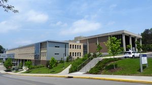 마운트레버넌 고등학교와 예술 극장