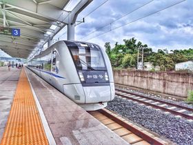 윈샤오역에 정차한 CRH1A 고속 열차