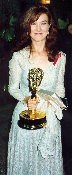 1992년 에미상 시상식 후 거버너스 볼에 참석한 밸러리 머해피