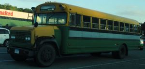 1960년대 후반 토마스 세이프티 라이너 차체가 장착된 GMC H6500 섀시(희귀)가 뉴욕에서 농장 버스로 사용됨