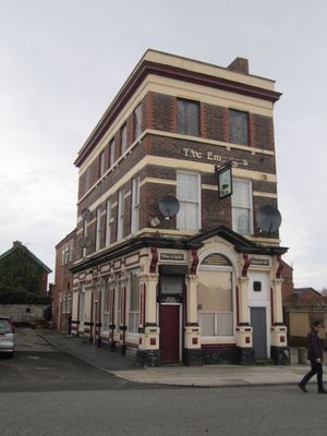 앨범 표지에 사진이 실린 엠프리스 펍