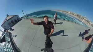 기술 저널리스트 제퍼슨 그레이엄(Jefferson Graham)이 셀카봉으로 촬영한 360도 사진