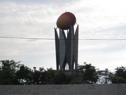 타파니 기념 공원의 망고 조형물