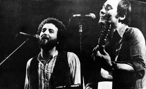 해리슨이 다크 호스 레코드 소속 아티스트 Splinter (1977년 공연 모습)에 헌신한 것은 그의 Dark Horse에 대한 집중을 방해한 요인 중 하나였다; 사진: Jean Helfer.