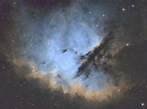 데이비드 맥필리의 좁은 밴드(SII/Ha/OIII)로 촬영한 NGC 281: 팩맨 성운