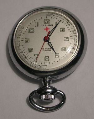 의료진을 위해 제작된 이 회중시계는 환자의 맥박수를 측정하기 위한 라틴어 지침이 다이얼에 표시되어 있다: enumeras ad XX pulsus, "20번의 박자를 세어라".