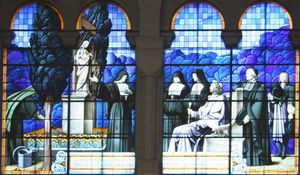 예수의 성심에 마르세유시의 재난을 봉헌하는 벨상스 주교.성심 교회 바실리카의 스테인드글라스.
