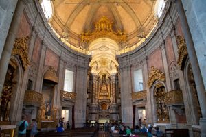 클레리구스 교회 내부