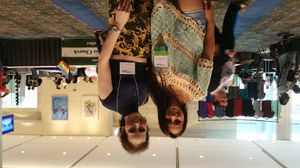 2016년 필라델피아 트랜스 헬스 컨퍼런스에서 트랜스 활동가이자 작가인 애비 스타인과 함께한 재즈. 두 사람은 모두 JTA와 TOI에 의해 "알아야 할 유대인 LGBTQ 활동가 9인" 중 한 명으로 선정되었다.