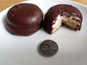 25 센타보와 크기 비교를 위한 초코 멜로우