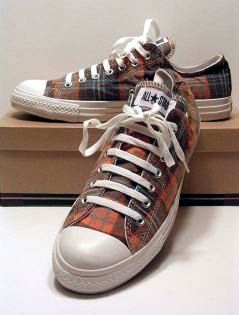 준야 와타나베가 디자인한 컨버스 신발 중 하나.