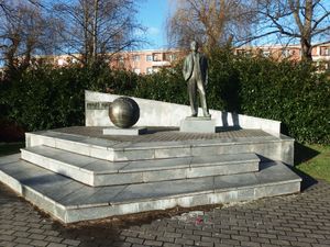 톰áš 바타 동상