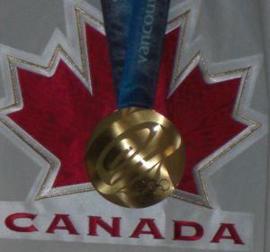 2010년 동계 올림픽에서 스톨의 금메달 근접 촬영