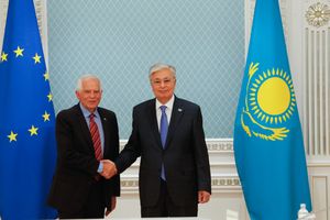 2024년 8월 1일 아스타나에서 카자흐스탄 대통령 카심-조마르트 토카예프와 보렐