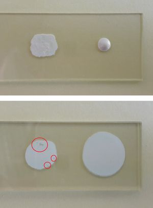 왼쪽은 그리스를 어느 정도 펴 바른 상태, 오른쪽은 콩알 크기로 놓고 압착한 상태. 왼쪽은 압착 후 빈 공간이 생겼지만, 오른쪽은 그리스가 균일하게 펴져 있다.