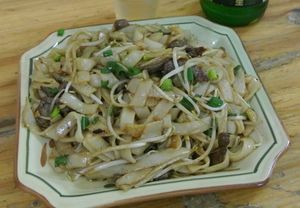 중국 광둥성 광저우시에서 호펀을 볶은 모습.