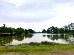 동쪽을 바라보는 해자