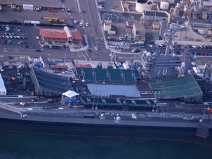 2011년 미시간 주립대-노스캐롤라이나 농구 경기를 위해 설치된 칼 빈슨 갑판