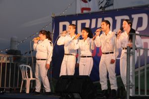 바르질라이 (왼쪽), 2013년 이스라엘 해군 밴드의 동료들과 함께