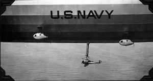 USS Los Angeles (ZR-3)는 트래피즈와 VOUGHT 복엽기(UO-1), 아마도 기생 전투기 시험용 VE-7 Bluebird를 장착했다