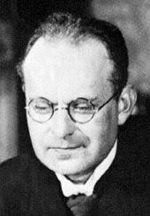 아론 님조비치의 모습