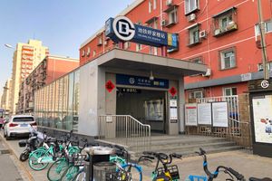 후자러우역 H출구