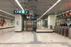 청서우쓰역 로비 (2021년 2월 촬영)