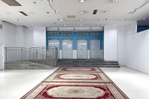 B 출입구 쇼핑센터 연결 통로