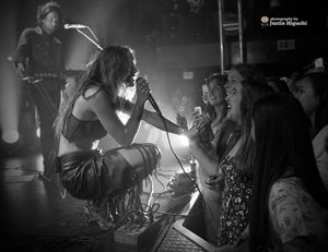 2015년 6월 웨스트 할리우드에서 공연 중인 데이