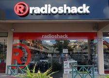 트리니다드 토바고의 라디오셱 매장 (2017년), 유니코머가 사용하는 약간 다른 로고를 보여준다