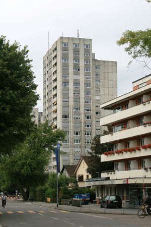 알버리히 츠비시히슈트라세의 고층 아파트 블록
